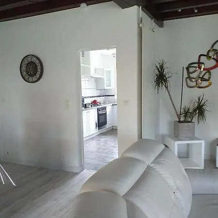 Semesterbostad Maison De Seyresse